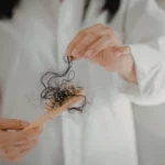 chute cheveux brosse à cheveux remède naturel