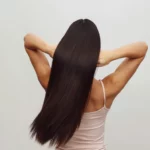 cheveux longs bruns et lisses femme