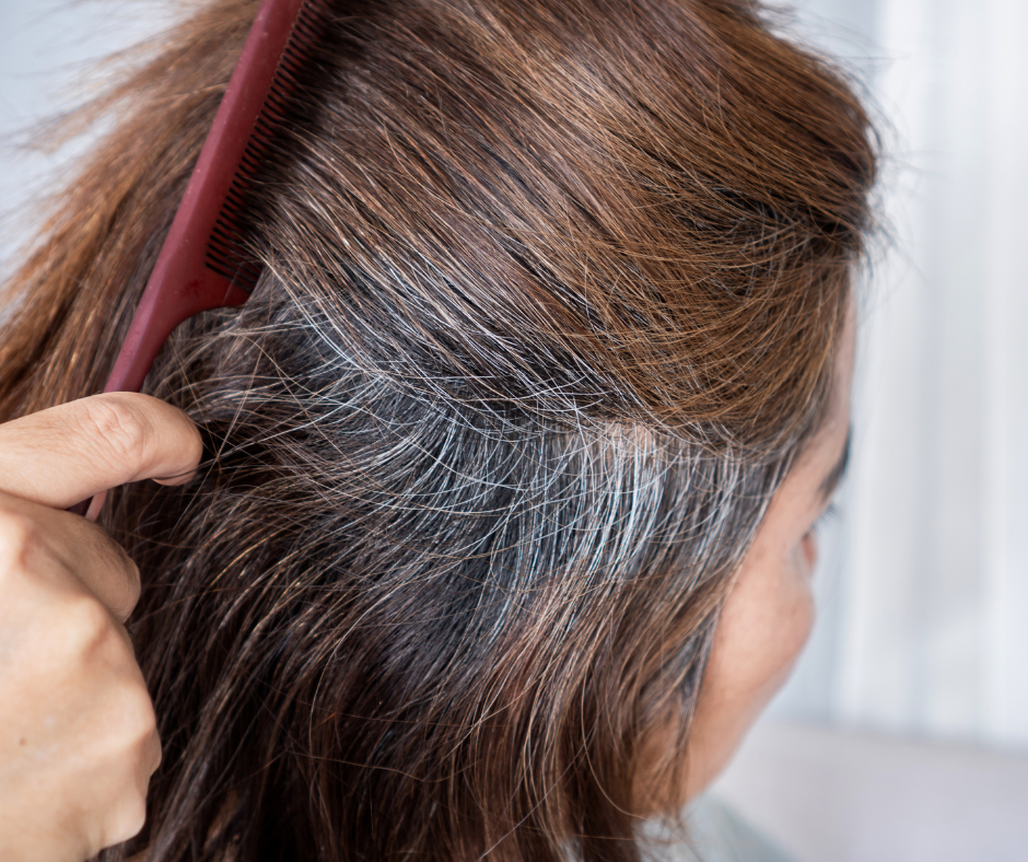 racines blanches et grises cheveux coloration