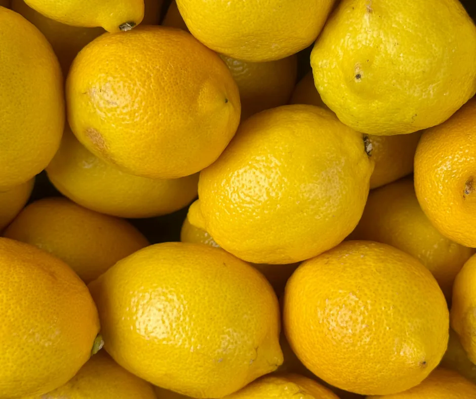 citrons jaunes empilés
