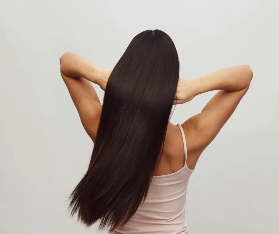 cheveux longs bruns et lisses femme